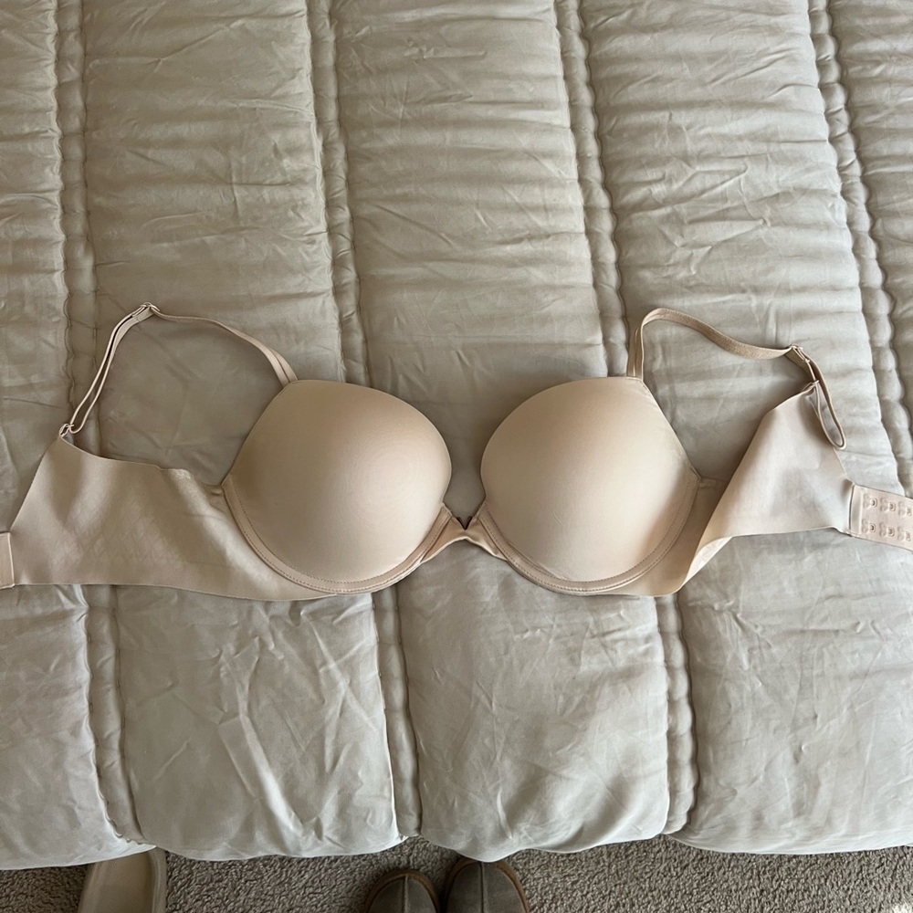 Victoria’s Secret nude bra 36C